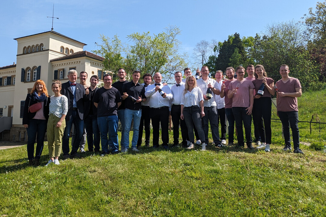 Nach der erfolgreichen Projektprsentation: die Schler der Technikerklasse II sowie die Dozenten der Akademie fr Kommunikation Heilbronn und der Staatlichen Lehr- und Versuchsanstalt fr Wein- und Obstbau Weinsberg.