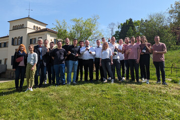 Nach der erfolgreichen Projektprsentation: die Schler der Technikerklasse II sowie die Dozenten der Akademie fr Kommunikation Heilbronn und der Staatlichen Lehr- und Versuchsanstalt fr Wein- und Obstbau Weinsberg.
