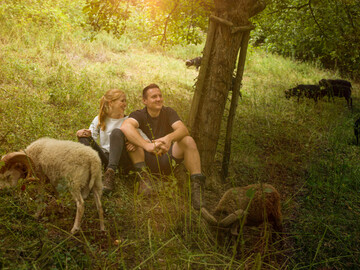 Julia Baltes und ihr Mann Benedikt setzen ihren Fokus im Familienbetrieb an der Ahr klar auf nachhaltiges Wirtschaften.