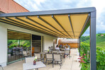 Die Pergola bietet Schutz vor Witterungseinflüssen im Außenbereich