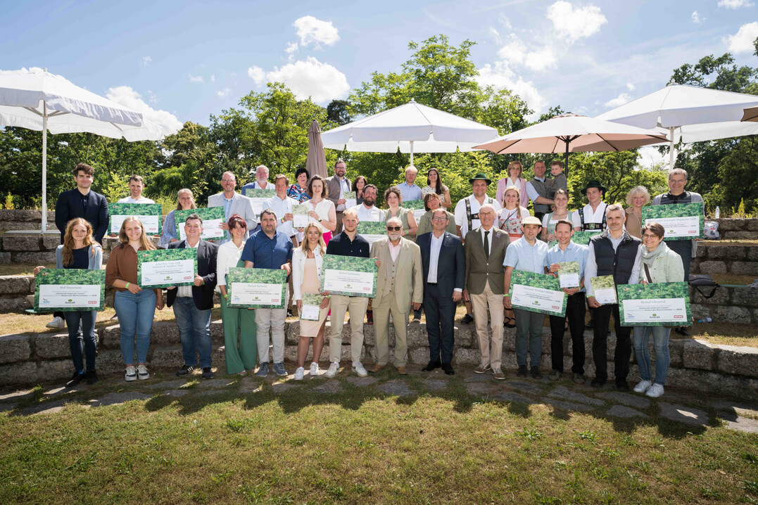 Vier Neu-Biolnder sind am Samstag auf dem Alnatura-Campus Darmstadt mit einem Frderpreis ausgezeichnet worden.