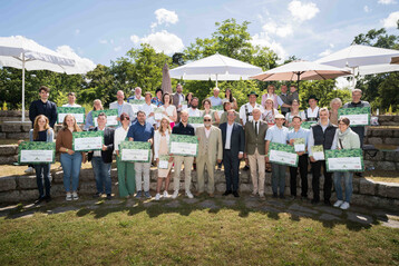 Vier Neu-Biolnder sind am Samstag auf dem Alnatura-Campus Darmstadt mit einem Frderpreis ausgezeichnet worden.
