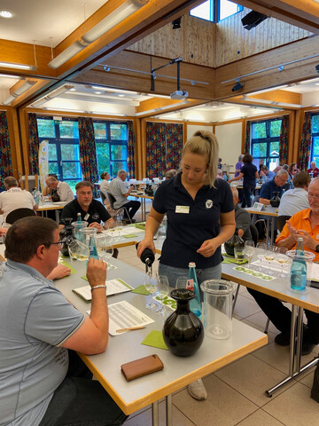 Der Ecowinner Wettbewerb ist der lteste Bioweinpreis und wird nach offiziellen Richtlinien der Internationale Organisation fr Rebe und Wein (OIV) durchgefhrt.