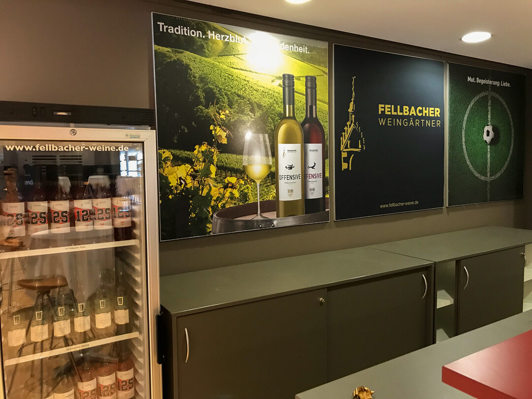 Die Gäste in der VIP-Lounge können während des Spiels Weine der Fellbacher Weingärtner genießen.