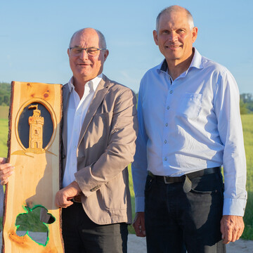 Ulrich Bader (links) bergab das Amt als Vorstandsvorsitzender bei den Heuchelberg Weingrtner an Klaus Schlienz. 