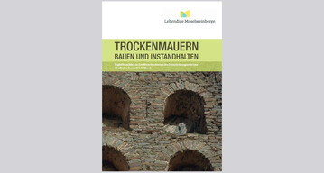 Die neue Begleitbroschre zu den Mauerbaukursen Trockenmauern bauen und instand halten kann online abgerufen werden. 