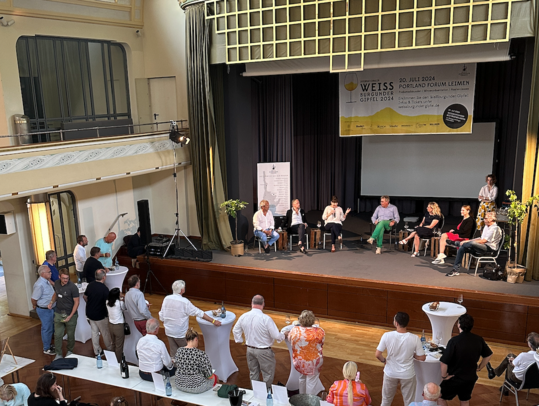 Paneldiskussion als Auftakt zum Weißburgunder-Gipfel 2024 im Leimener Portland Forum.