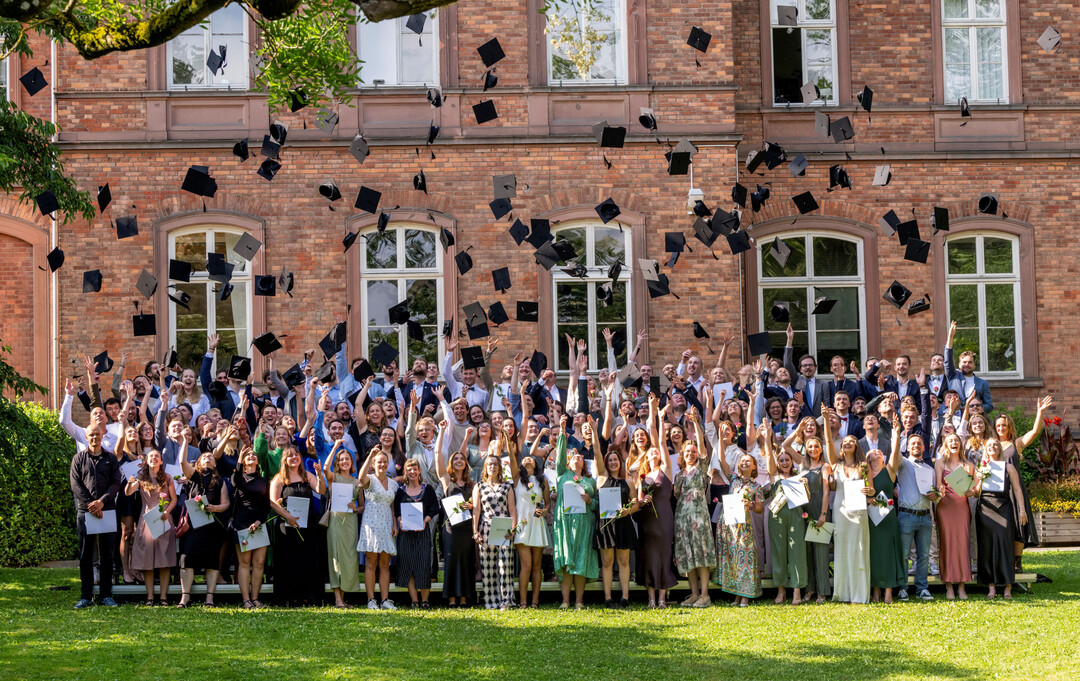 132 Personen schlossen im vergangenen Halbjahr ihr Studium an der Hochschule Geisenheim ab. 