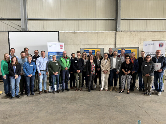 Das hessische Landwirtschaftsministerium hat sieben Bewilligungsbescheide in Hhe von insgesamt rund 2,5 Millionen Euro fr Vorhaben der Innovation und Zusammenarbeit berreicht.