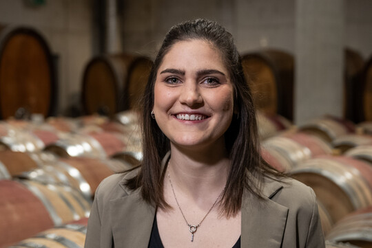 Janina Htzer hilft nicht nur bei der Weinlese mit, sondern arbeitet seit zehn Jahren auch in einer Weinstube.