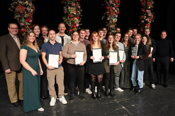 Die neuen Winzer gemeinsam mit Abteilungsleiter Michael Krumm (links), dem Prsidenten des Weinbauverbandes Holger Klein (rechts) und der badischen Weinknigin Lucia Winterhalter (2. von links).