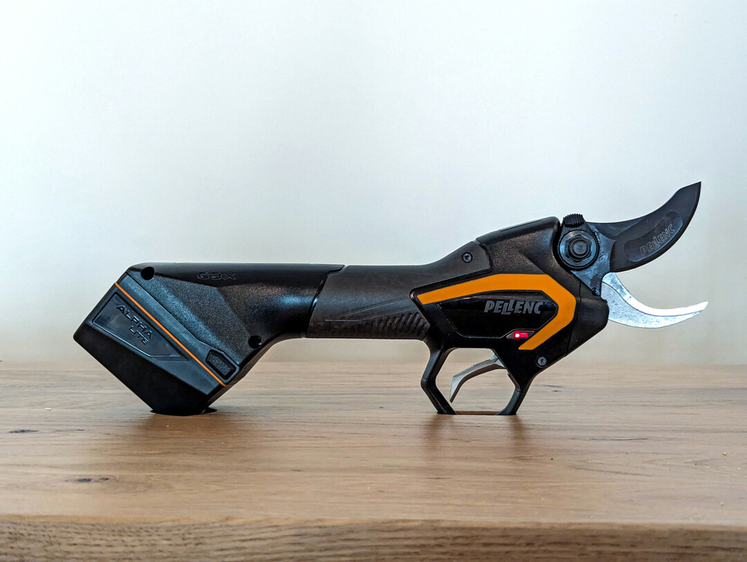 Zwei Testern haben die neue C3X-Akku-Schere auf Herz und Nieren getestet.