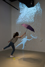 Die Wetter- und Klimawerkstatt lädt zum Mitmachen ein. Diese Installation ermöglicht zum Beispiel, den Fall des Regens zu simulieren.