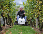 Auch für schmale Rebgassen geeignet, der Aufsitzmäher RM 600.