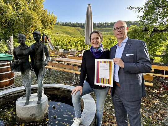 Viola Albrecht vom Weingut Albrecht-Kiessling lsst sich mit ihrem Team immer etwas Neues einfallen. Sie bietet unter anderem Afterwork-Sessions auf dem Weingut, Weinproben fr Gruppen und Erlebnis-Touren durch die Weinberge.