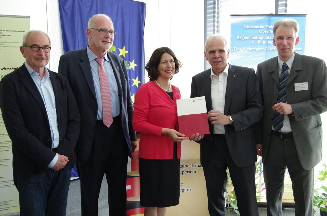 Mit einem Frderbescheid in Hhe von rund zwei Millionen Euro im Gepck besuchte Wirtschaftsstaatssekretrin Daniela Schmitt das DLR Rheinpfalz.