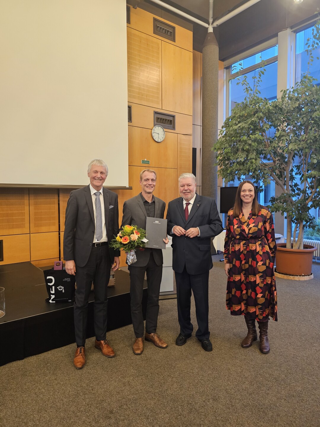 Prof. Dr. Ulrich Fischer, Preistrger Martin Ladach, Ministerprsident a. D. Kurt Beck und Prof. Dr. Laura Ehm.