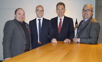 Von links: Frank Ulsamer (Aufsichtsratsvorsitzender), Cornelius Lauter (Leiter Produktion und Kellerwirtschaft), Paul E. Ritter (Geschftsfhrender Vorstand), Andreas Oehm (Vorstandsvorsitzender).