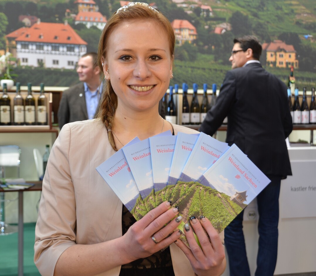 Sachsens Weinbauverband hat mit Hilfe der Wirtschaftsförderung die ProWein bisher immer als Werbung für das wenig bekannte Anbaugebiet an der Elbe genutzt. 2016 war Weinprinzessin Anna Bräunig mit viel Engagement dabei.