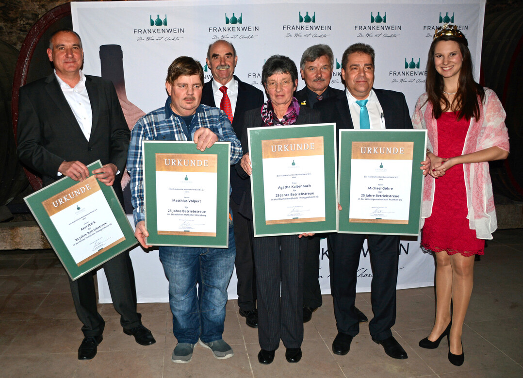 Fr 25 Jahre Betriebstreue wurden Axel Strk (Divino), Matthias Volpert (Staatlicher Hofkeller), Agatha Kaltenbach (Divino) und Michael Ghre (GWF) geehrt (von links). 