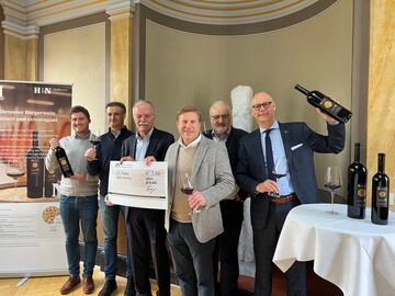 Der neue Brgerwein ist da (v.l.): Daniel Drautz (WG Heilbronn), Bjrn Heinrich (G.A. Heinrich), Karl Schuble (Heilbronner Brgerstiftung), Nico Weinmann (Heilbronner Verkehrsverein), Arne Maier (WG Heilbronn), Steffen Schoch (Heilbronn Marketing GmbH). 