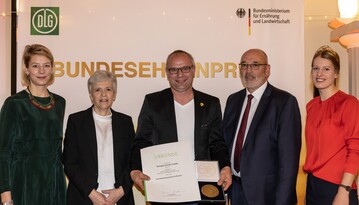 Von links: Freya von Czettritz (CEO der DLG-Holding), Dr. Bettina Hartwig (Ministerialdirigentin), Marcel Schulze (Weingut Schulze), Klaus Schneider (DWV-Prsident), Luise Bhme (Deutsche Weinprinzessin)