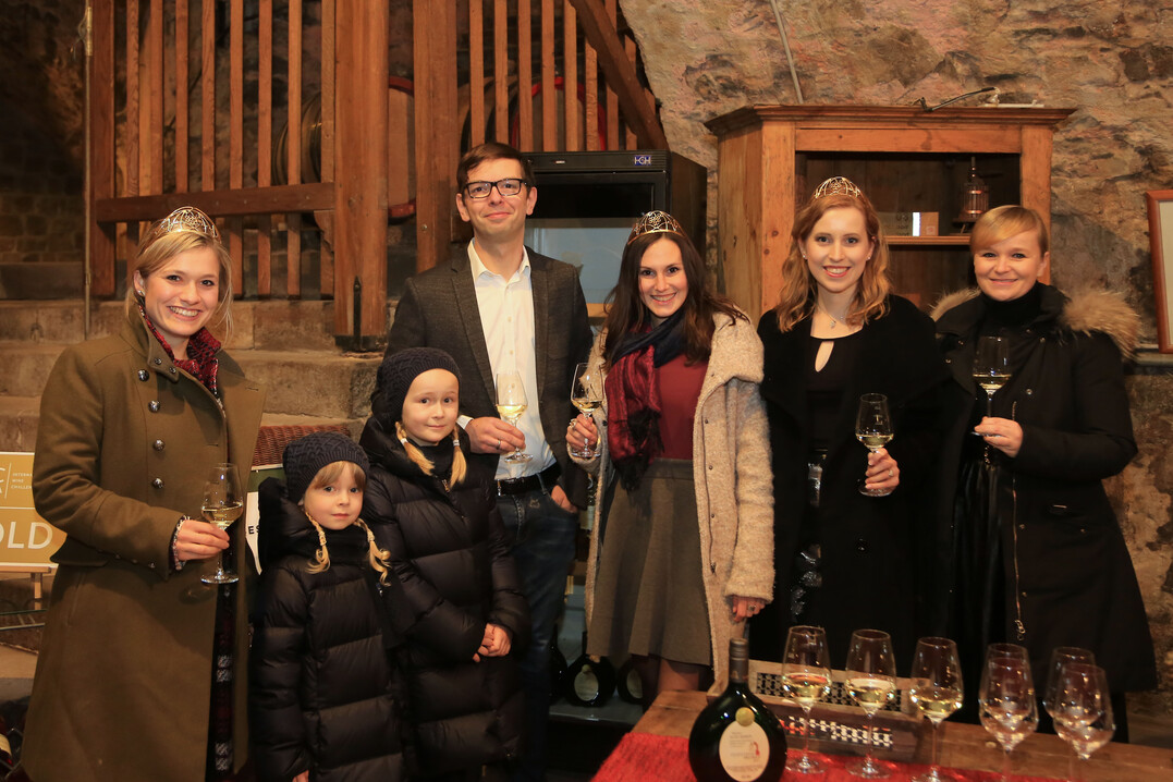 Carolin Klckner,Tobias Weickert mit seinen Tchtern, Inga Storck, Klara Zehnder und Justina Weickert (v. l. n. r.).