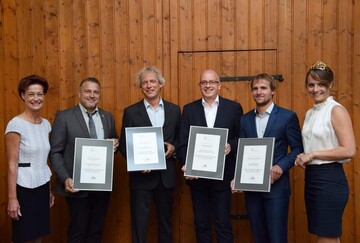 Von links: DWI-Geschftsfhrerin Monika Reule mit den Preistrgern Jrg Wiedemann (Badischer Winzerkeller), Uwe Ziegler (Weingut August Ziegler), Horst Bretz (Weingut Bretz), Peter Graf (Weingut Graf von Weyer) und der Deutschen Weinknigin Lena Endesfelder.