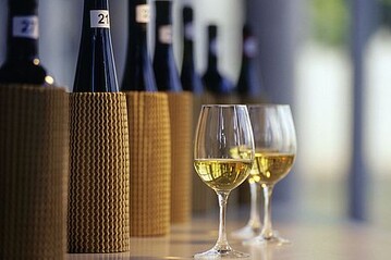 Aus 385 angestellten Weinen gelangten 25 ins Diplomaten-Sortiment. 