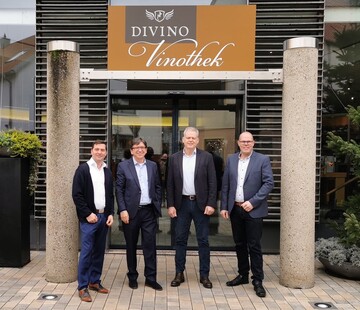 Gerald Wst (2.v.r.) wird ab April 2022 das Amt des Geschftsfhrers bei DIVINO bernehmen. 