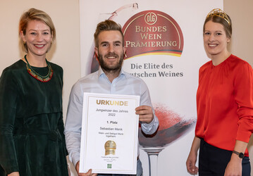 Die Deutsche Landwirtschafts-Gesellschaft (DLG) krte Sebastian Menk zum besten Jungwinzer des Jahres 2022.