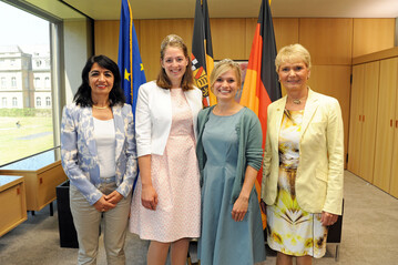 Von links: Landtagsprsidentin Muhterem Aras, Miriam Kaltenbach aus Baden, Carolin Klckner aus Wrttemberg sowie Staatssekretrin Friedlinde Gurr-Hirsch.