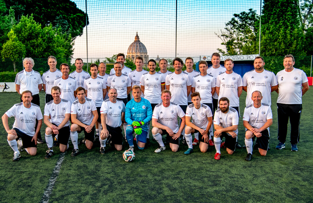 Die Weinelf Deutschland zu Besuch im Vatikan. Die Weinelf trat gegen das Vatikan Nationalteam an.
