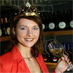 Marlies Dumbsky trägt seit Oktober die deutsche Weinkrone. Ihre Krone als Fränkische Weinkönigin wird sie am 19. März an ihre Nachfolgerin weitergeben.