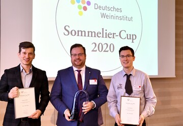 Die drei Gewinner des DWI-Sommelier-Cups 2020 Sebastian Lbbert aus Stuttgart (2.Platz); Maximiliam Wilm aus Hamburg (1. Platz); Patrick Wilhelm aus Bensheim (3.Platz). (v. l.) .