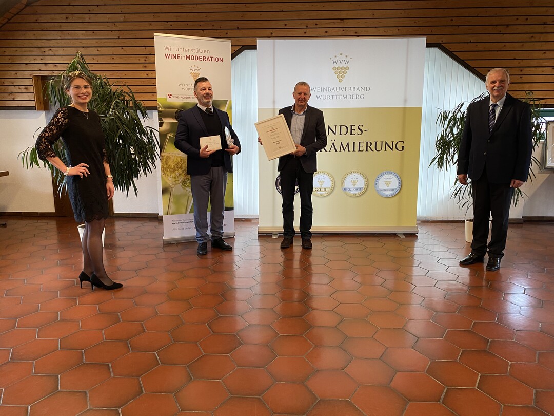 Ehrenpreisbergabe des Weinbauverbandes an die Weinmanufaktur Ingelfinger Fass (Ingelfingen).