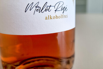 Wie sich der Markt fr entalkoholisierte Weine entwickeln wird ist noch nicht ganz klar. Aktuell steigt ihr Marktanteil. Raus der Nische ist die die alkoholfreie Alternative allerdings noch nicht.