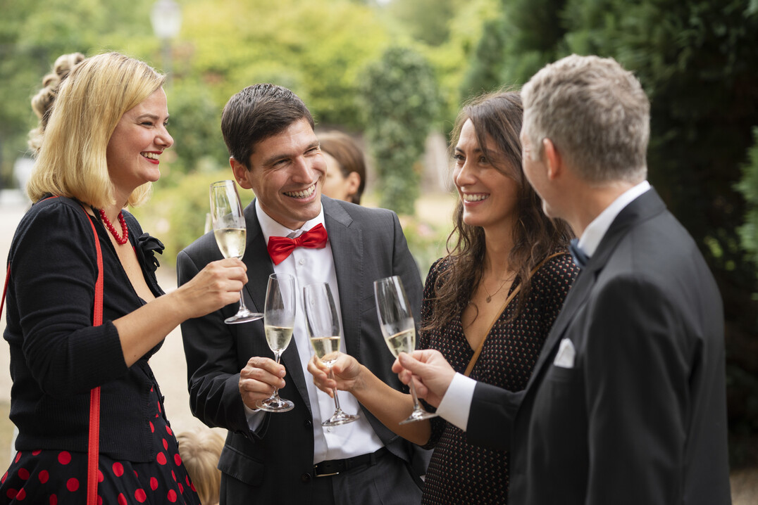 Deutscher Winzersekt schmeckt bei vielen Anlässen.