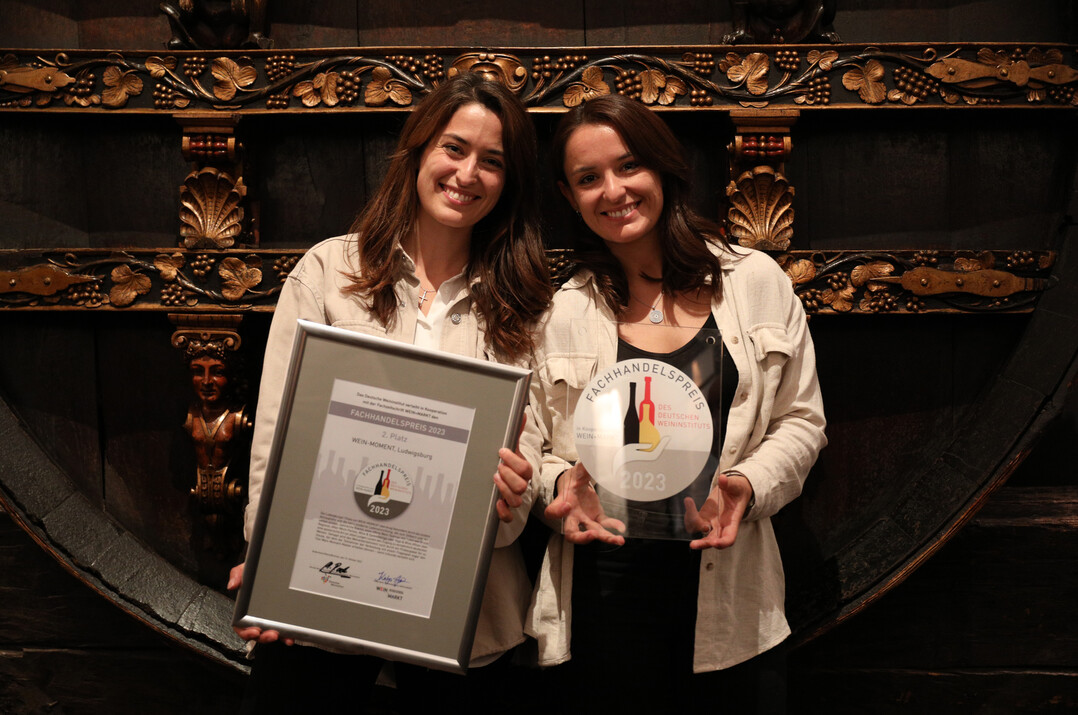 Den 2. Platz des Fachhandelpreises 2023 belegten Mona Maisack und Anna-Lisa Wenzler von der Vinothek Wein-Moment in Ludwigsburg.