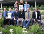 Bei ersten Besprechungen mit Frank Angermüller (LWG) und LWG-Präsidenten Professor Dr. Sebastian Peisl entstand dieses Foto in den neuen Kiesgärten der LWG. Im Bild in der oberen Reihe (von links): Shannon Cormier, Patrizia Anderl, Katharina Fridrich, in der unteren Reihe Frank Angermüller (LWG), Sascha Cezanne, Lukas Nowotka, Viktor Reinhardt, LWG-Präsident Prof. Dr. Sebastian Peisl und Frank Hillgärtner (Dozent).