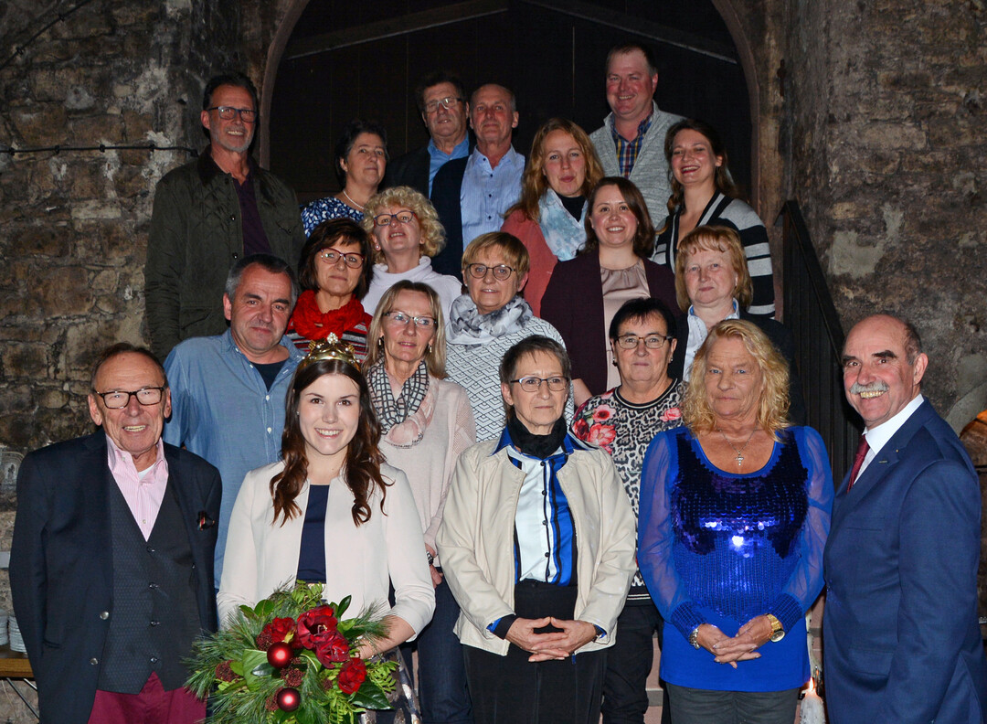 Alle Geehrten im frstbischflichen Keller der Bayerischen Landesanstalt fr Weinbau und Gartenbau (LWG).