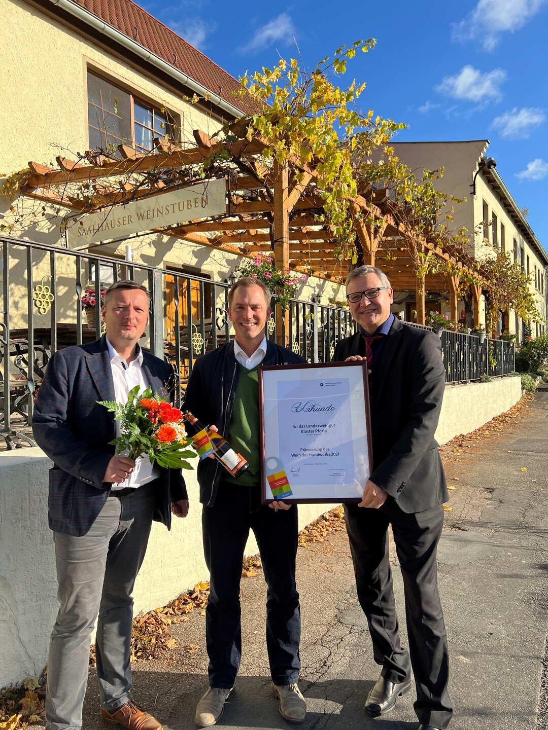 Von Links: Sebastian Henze (Geschftsfhrer Weinbauverband), Philipp Kollmar (Geschftsfhrer Landesweingut Kloster Pforta) und Dirk Neumann (Hauptgeschftsfhrer Handwerkskammer Halle).