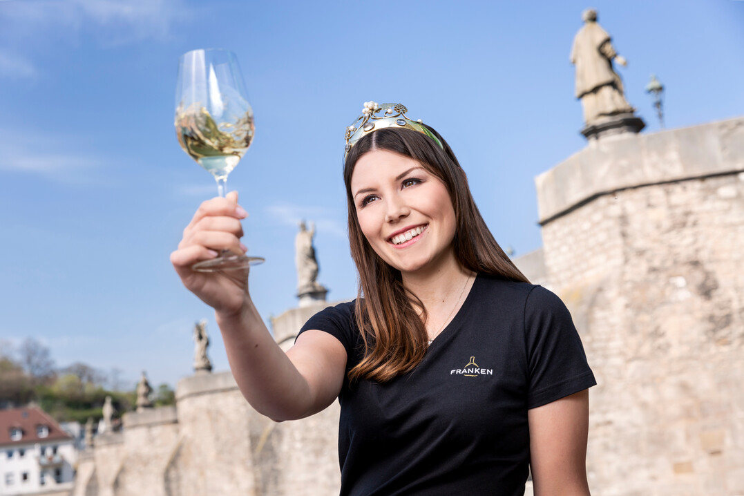 Die 64. Fränkische Weinkönigin Carolin Meyer.