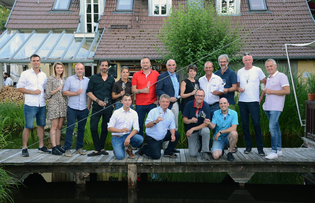Zu Beginn der Veranstaltung begrüßten die FRANK & FREI Winzer und Johannes Zopfi im Seegarten gemeinsam ihre Gäste.