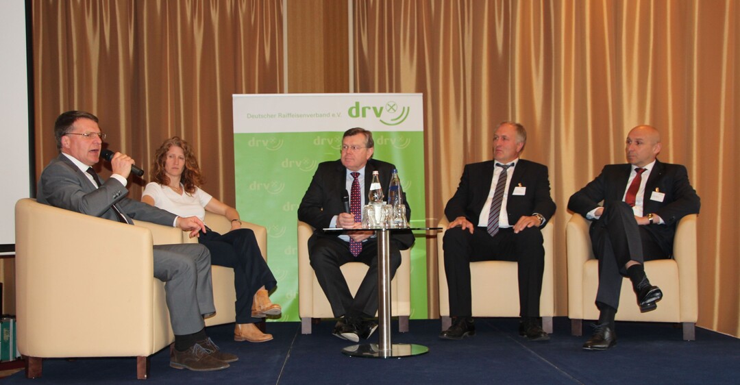 (V. l.) Dr. Hermann Pilz, Chefredakteur Weinwirtschaft, Prof. Dr. Bettina Merlin, Hochschule Heilbronn, Dieter Weidmann, Vorsitzender DRV-Fachausschuss Weinwirtschaft, Justin Kircher, Vorstandsvorsitzender Genossenschaftskellerei Heilbronn-Erlenbach-Weinsberg eG, Frank Jentzer, Geschftsfhrender Vorstand Deutsches Weintor eG
