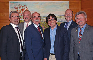 Das neue Fhrungsteam des Frnkischen Weinbauverbandes e. V. (von links): Andreas Oehm, Geschftsfhrer Hermann Schmitt, Prsident Artur Steinmann, Wendelin Grass, Horst Kolesch und Bruno Kohlmann. 