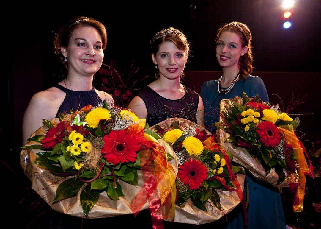 Die neuen Weinhoheiten (von links): Weinprinzessin Anja Gemmrich, Weinknigin Mara Walz und Weinprinzessin Jennifer Glaser