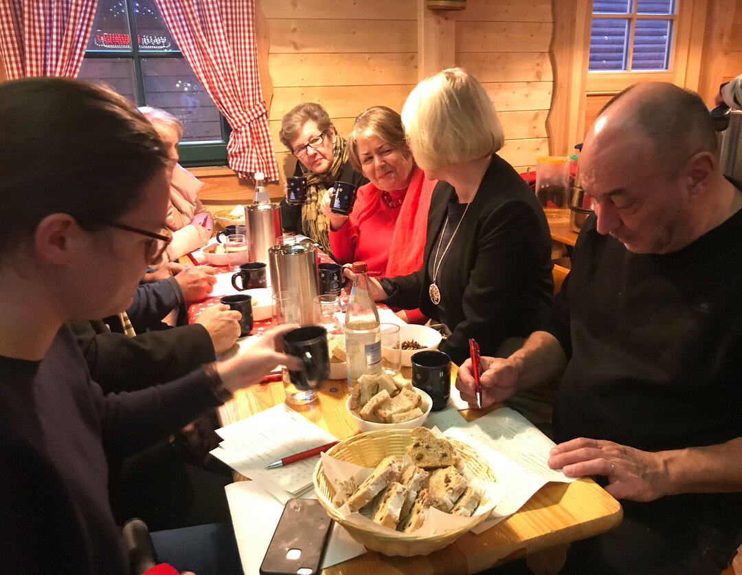 Bei der Glhweinprobe auf dem Heilbronner Weihnachtsmarkt wurde eifrig verkostet. 