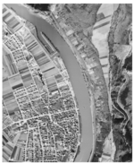 Der ehemalige Weinberghang im Jahr 1968. Große Teile des ehemaligen Weinberghangs waren noch offen. Viele Trockenmauern zeugen von der landwirtschaftlichen Nutzung.