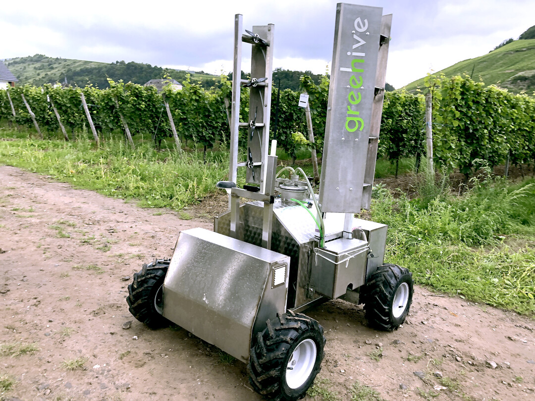 Mit dem GreenHive steht ein ultra-leichter Spritzroboter fr Steillagen zur Verfgung.